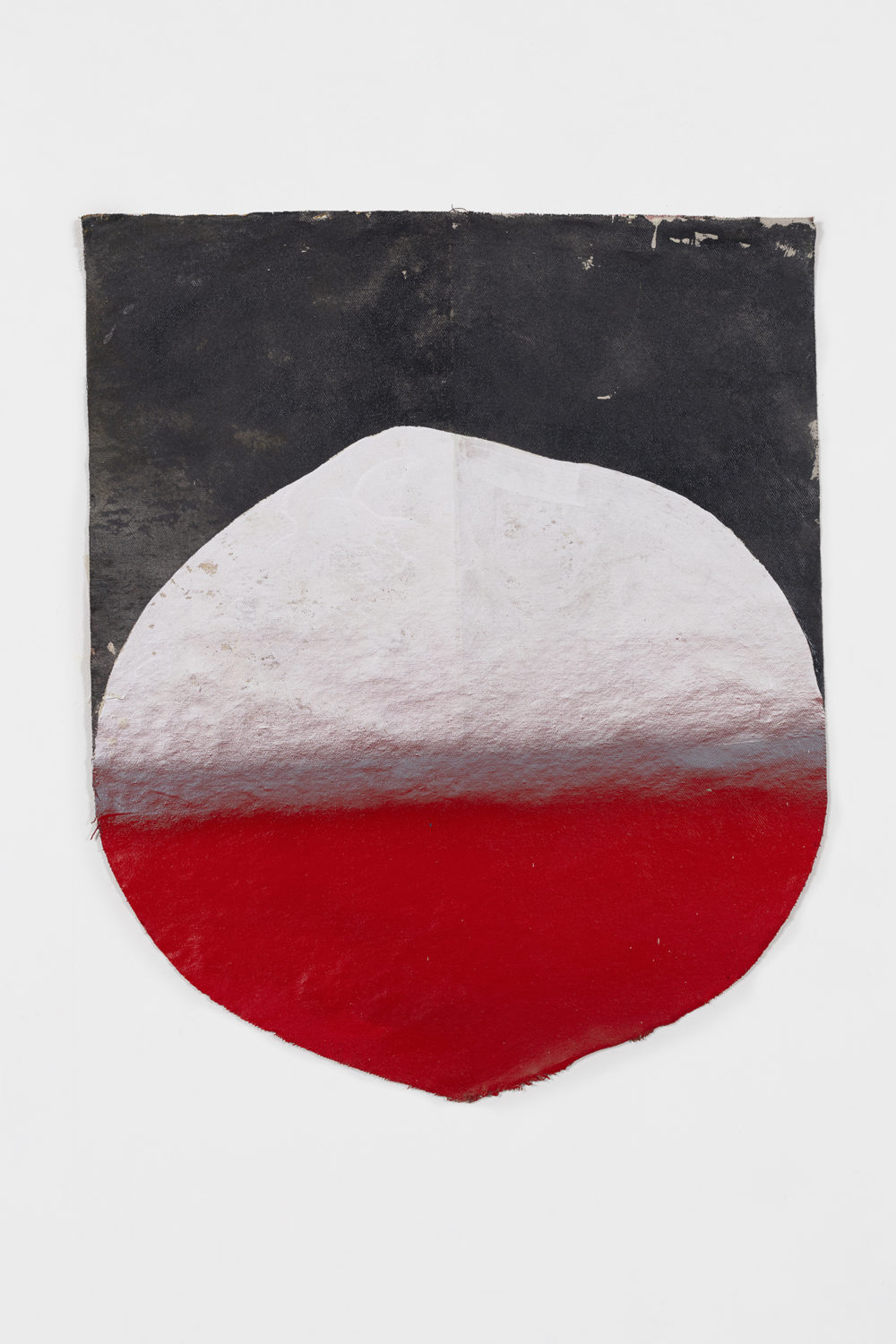 Blason With Tongue, White